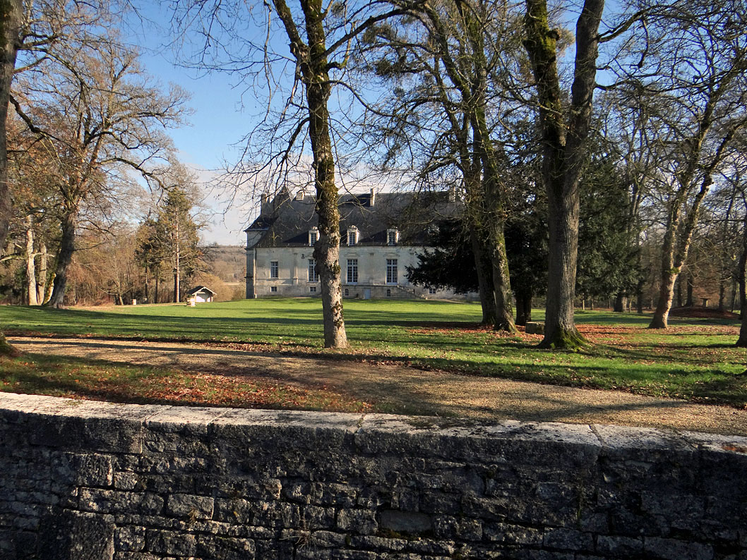 châteaux du Tonnerrois en Bourgogne ; Nuits