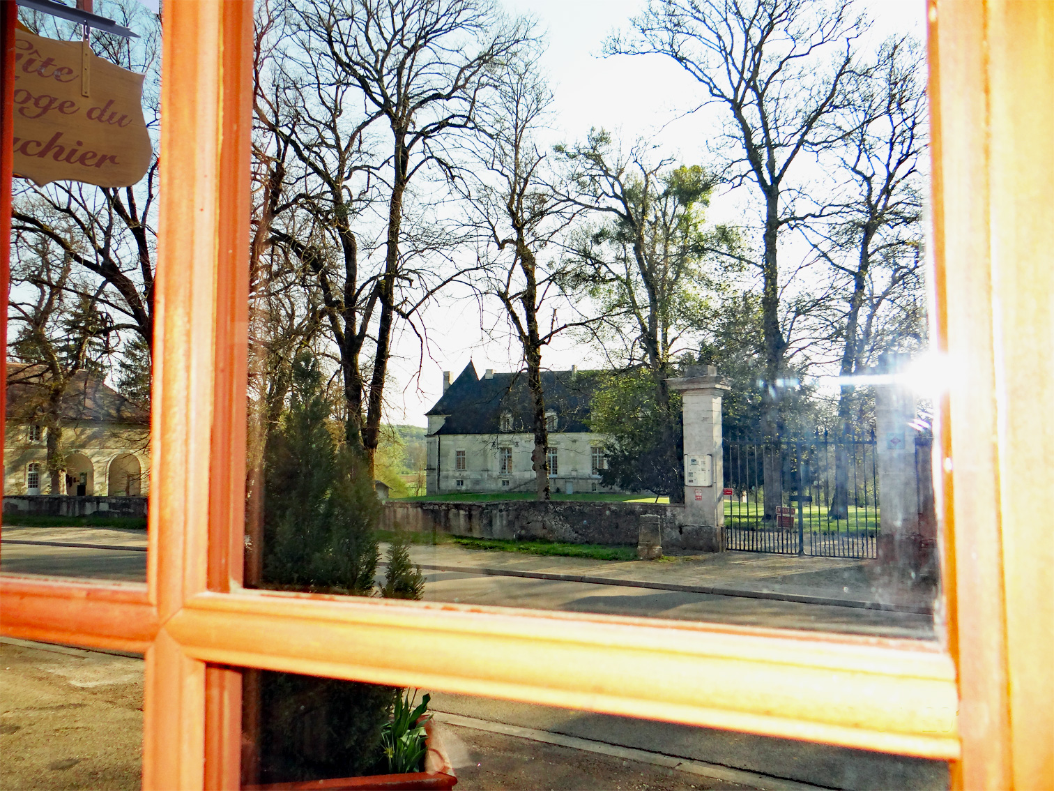 gite en Bourgogne la loge du Huchier face au chateau